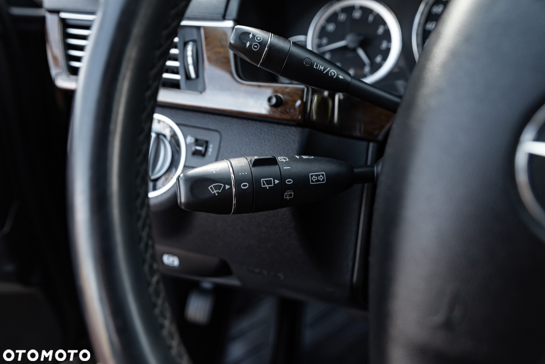 Mercedes-Benz Klasa E 300 T BlueTEC HYBRID 7G-TRONIC Avantgarde - 32