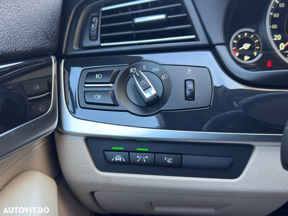 BMW Seria 5 520d Aut. Luxury Line - 32