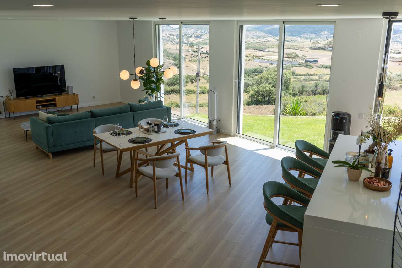 Moradia independente à venda na Estrada Velha da Avessada, 2665 - Grande imagem: 2/50