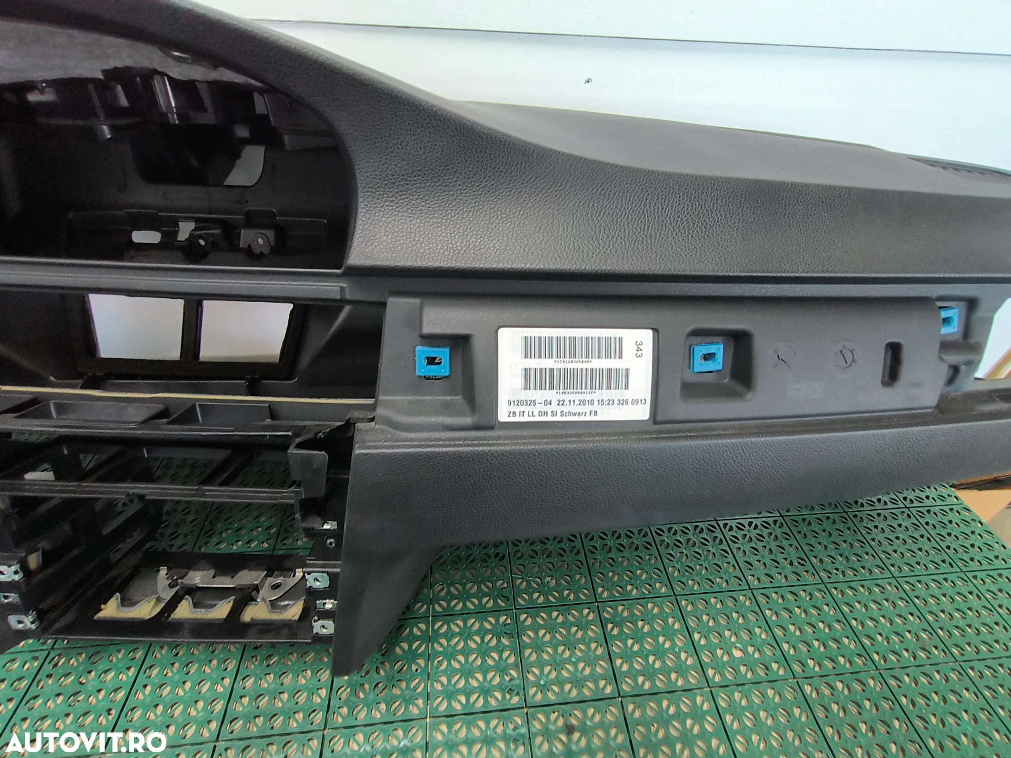 Plansa bord BMW E90/91/92/93 model cu navigatie (contine airbag pasager) - 3