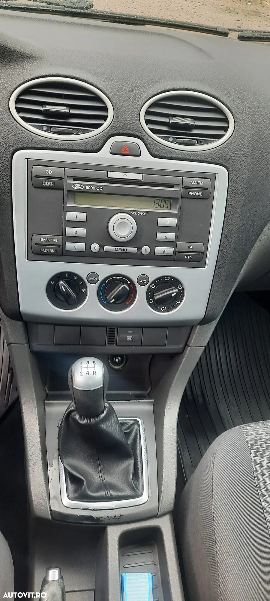 Ford Focus 1.6i Trend - 11