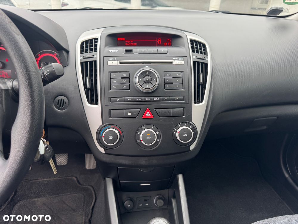 Kia Ceed 1.6 CVVT ISG Spirit - 13