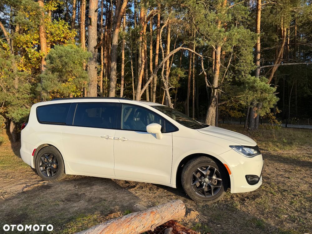 Chrysler Pacifica - 3