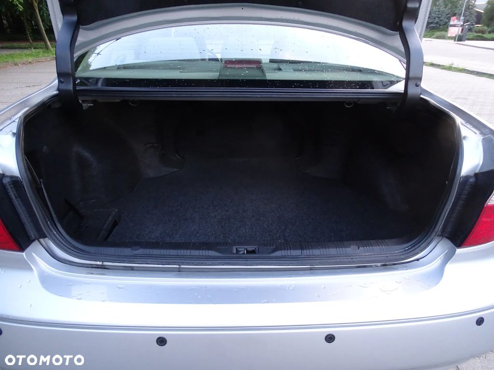 Nissan Maxima 2.0 Comfort - 10