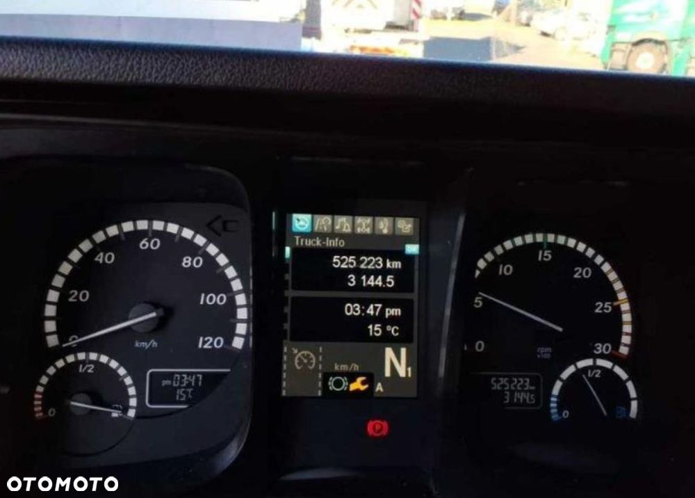 Mercedes-Benz Antos 1827 - 4