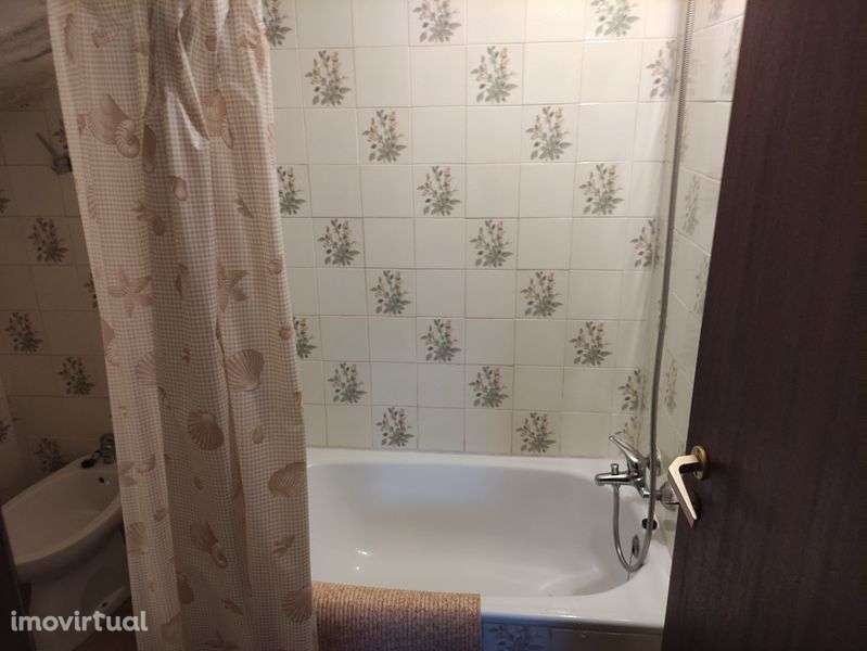 Arrendo T1 independente e mobilado - Grande imagem: 4/9