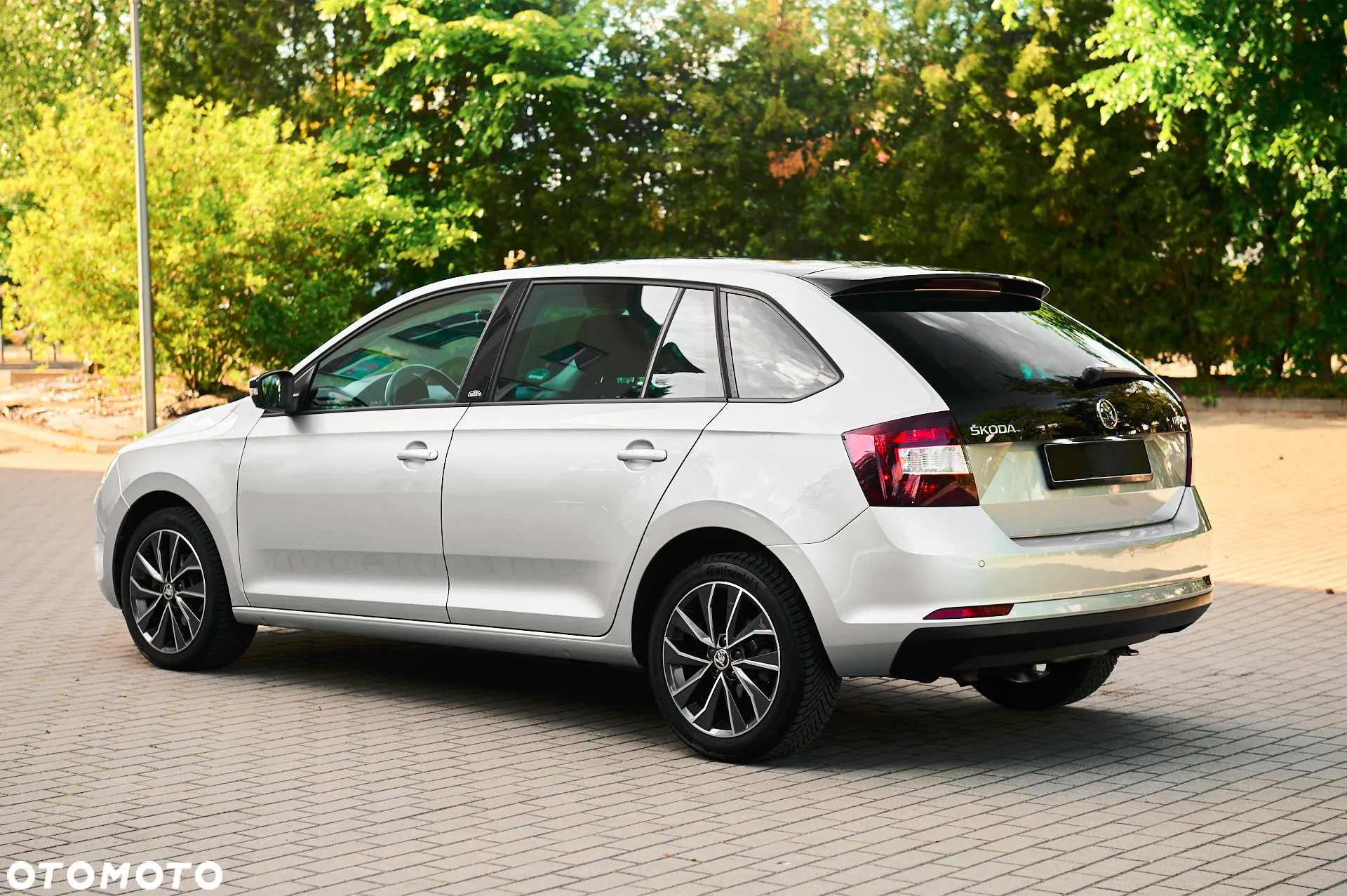 Skoda RAPID Spaceback 1.2 TSI (Green tec) Cool Edition Red & Grey - 10