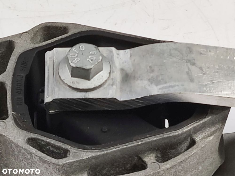 VOLVO XC40 2.0T T4 17-21r Poduszka Łapa Silnika - 8