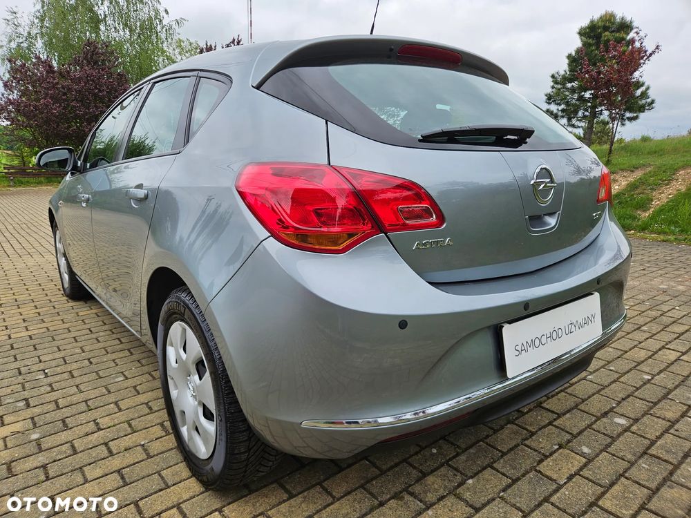 Opel Astra IV 1.6 CDTI Essentia - 10