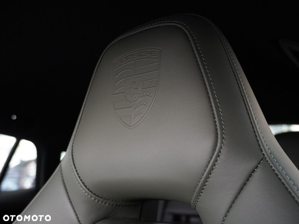 Porsche Panamera 4 E-Hybrid PHEV - 25