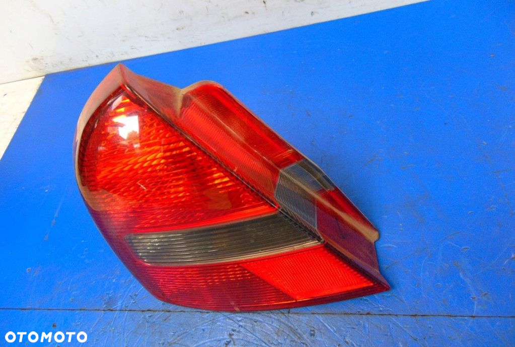 MITSUBISHI CARISMA 1.8 GDI LAMPA LEWA TYL - 3