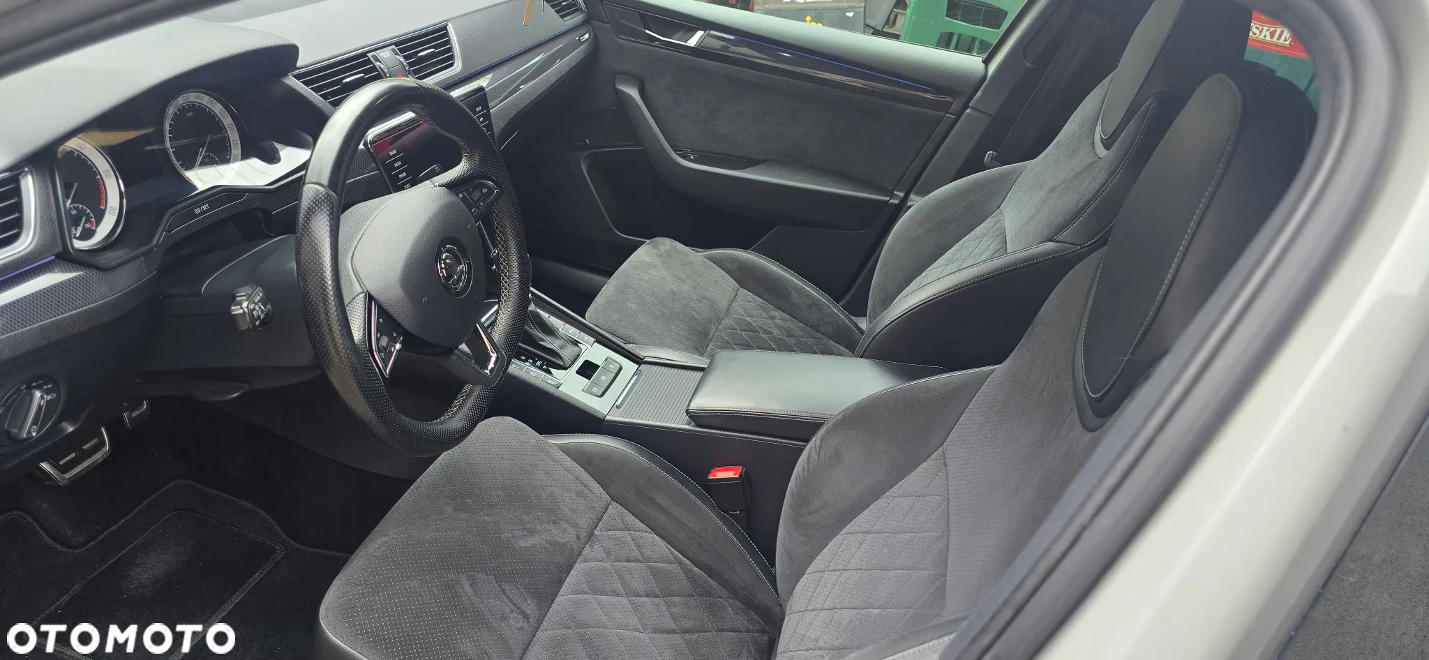 Skoda Superb 2.0 TDI Sportline DSG - 29