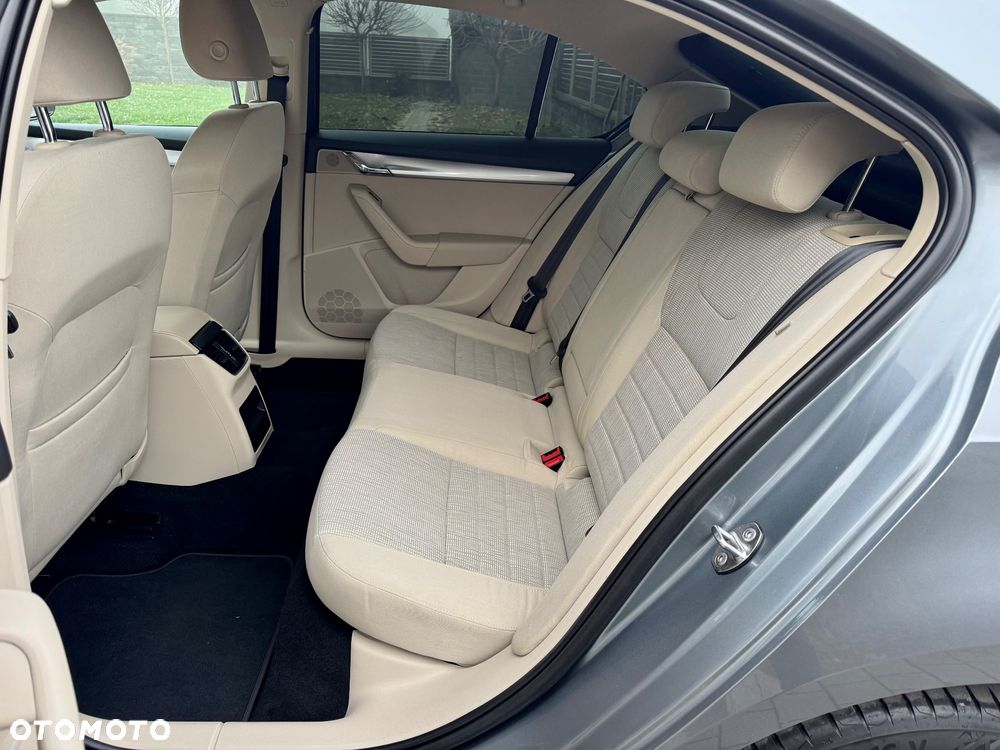 Skoda Octavia 1.8 TSI Green tec DSG Elegance - 17