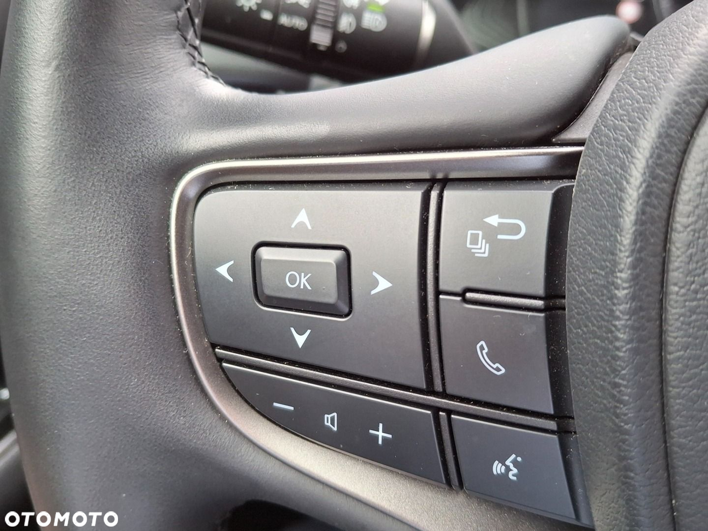 Lexus UX - 32