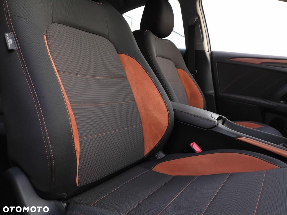 Toyota Avensis 1.8 Premium - 24