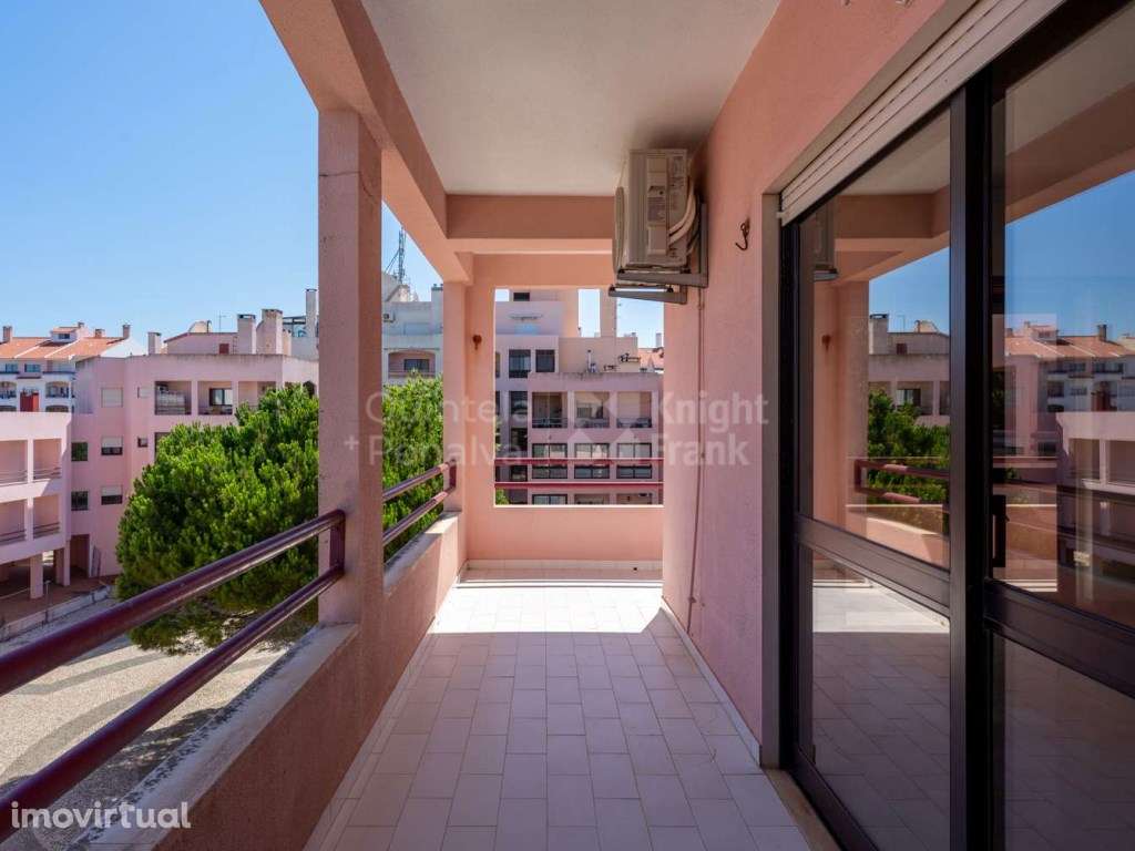 Apartamento T2 para arrendamento com estacionamento em Cascais - Grande imagem: 2/25