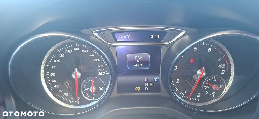 Mercedes-Benz GLA 200 7G-DCT AMG Line - 2
