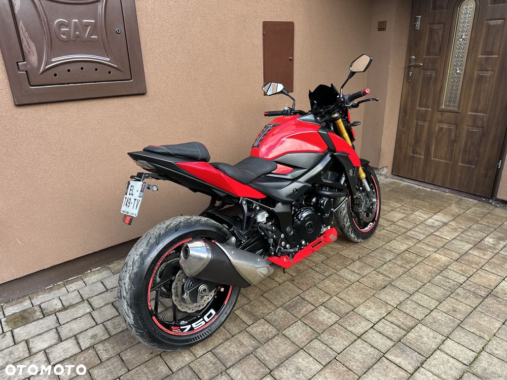 Suzuki GSX - 11