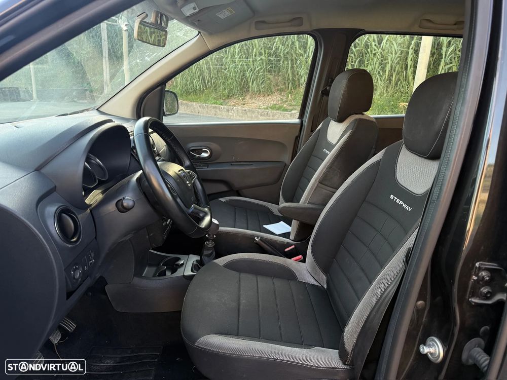 Dacia Lodgy 1.5 Blue dCi Stepway 7L - 8