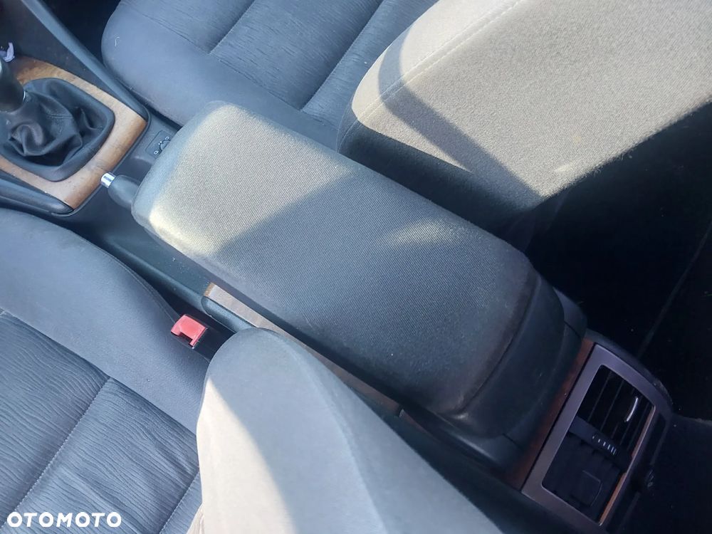 Audi A6 C5 sedan silnik kompletny 1.8 Turbo AEB turbina turbosprężarka cewka wiązka przepustnica przepływomierz kolektor skrzynia biegów DHW sprzęgło dwumasa drzwi lewe prawe klapa błotnik lusterko kolor LY9B czarny maglownica wydech tłumik lampa tył tylna blenda belka rura dolotowa przewód podłokietnik sterownik panel boczki fotele grzane alufelgi szyba dekory NA CZĘŚCI WSZYSTKIE CZĘŚCI - 23