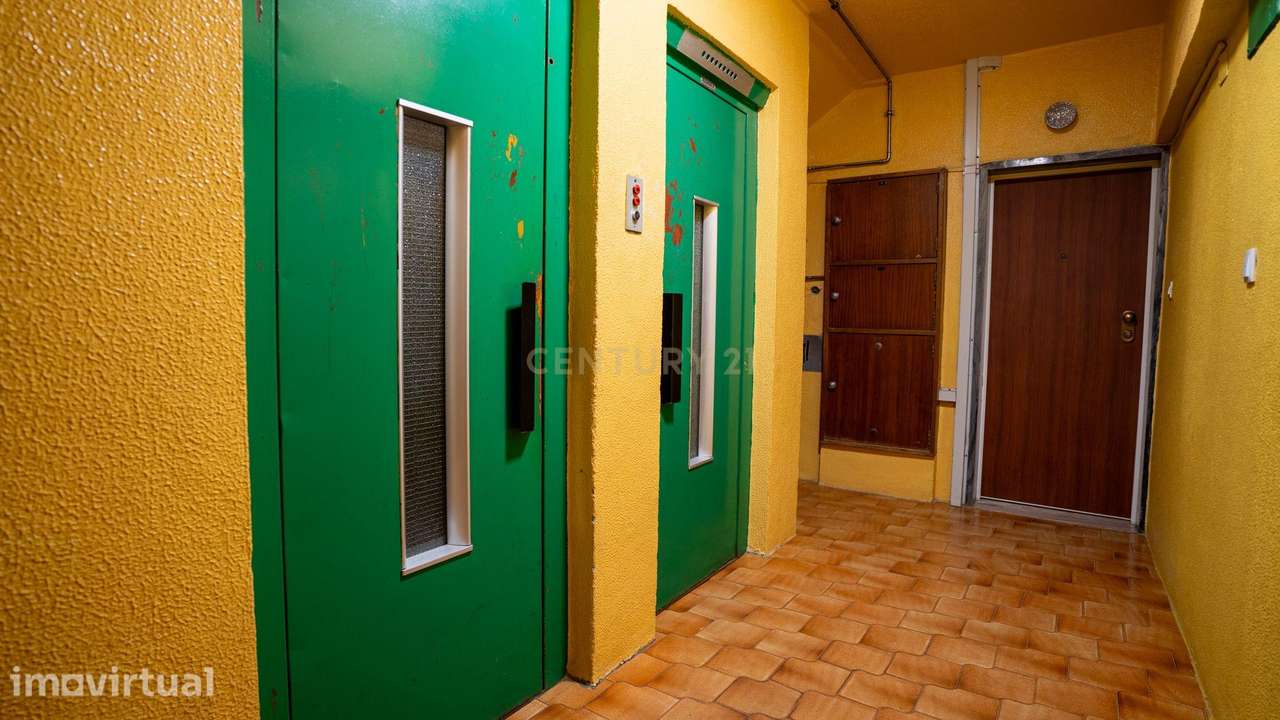 Apartamento T2 Totalmente Remodelado a Estrear | Casal de São Brás | A - Grande imagem: 3/29