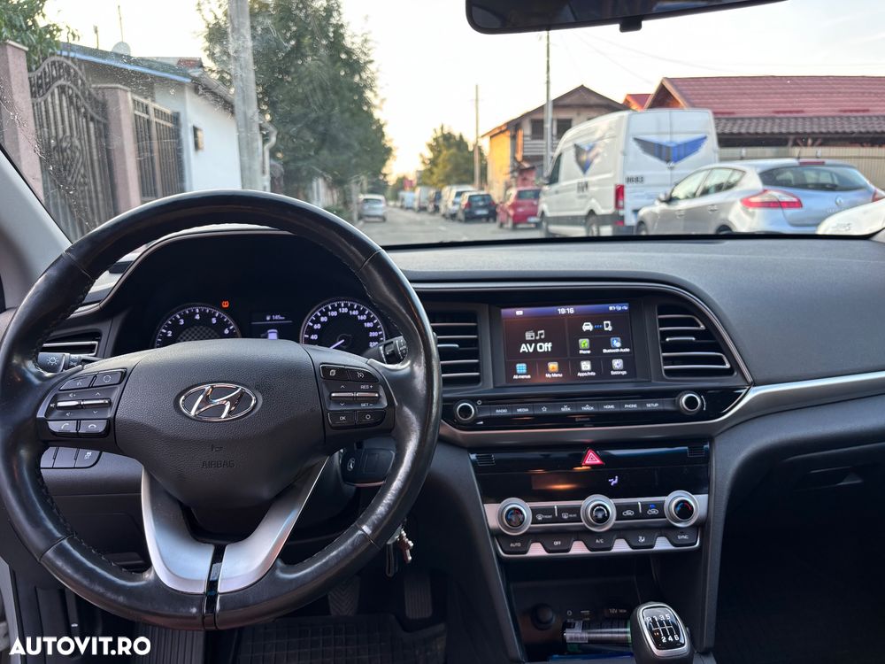 Hyundai Elantra 1.6 MPi Highway - 9