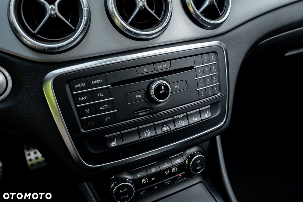Mercedes-Benz CLA 250 7G-DCT AMG Line - 39