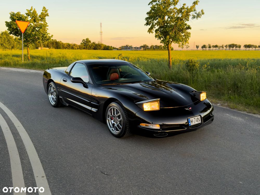 Chevrolet Corvette - 14