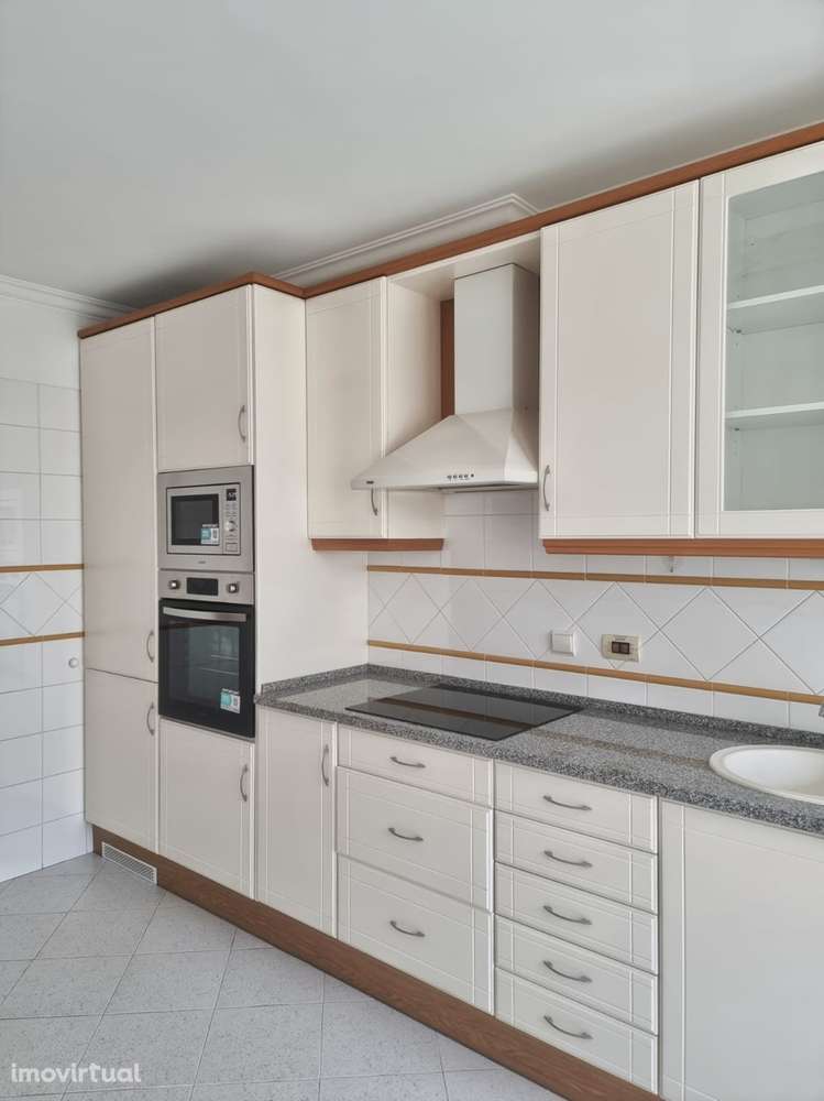 T4 com Garagem e Varanda no Prior Velho - Grande imagem: 5/25