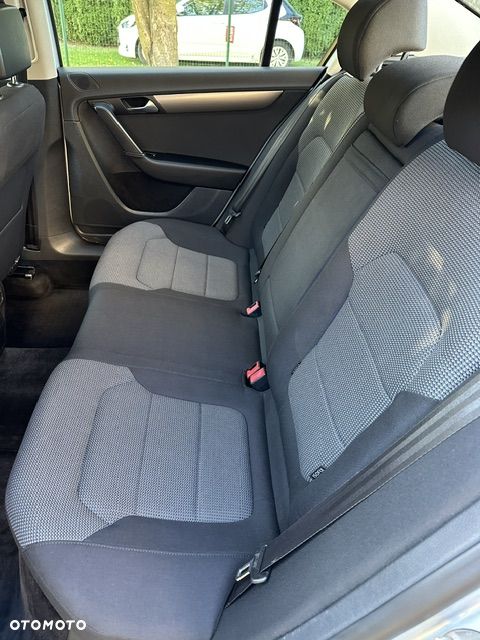 Volkswagen Passat 2.0 TDI Comfortline DSG - 14