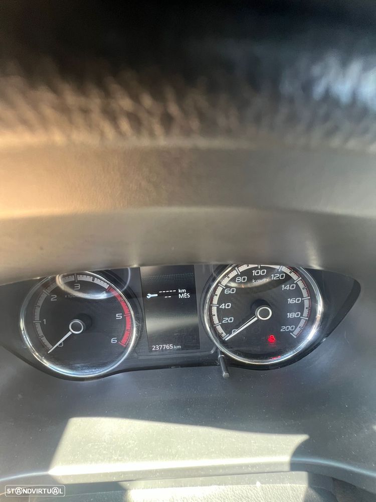 Mitsubishi L200 Pick Up 4x4 S&S Auto Cabine Dupla Base - 14