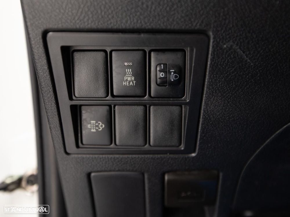 Toyota Hilux 2.4 D-4D 4WD DOUBLE CAB c/IVA - 13