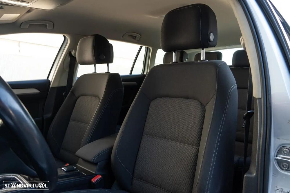 VW Passat Variant 1.6 TDI Confortline DSG - 26