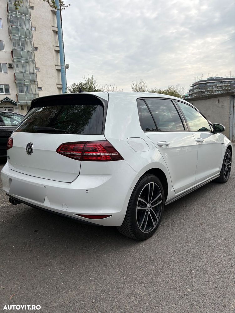 Volkswagen Golf - 6