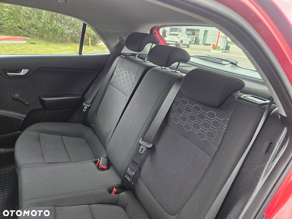 Kia Rio 1.2 Dream Team Edition - 37