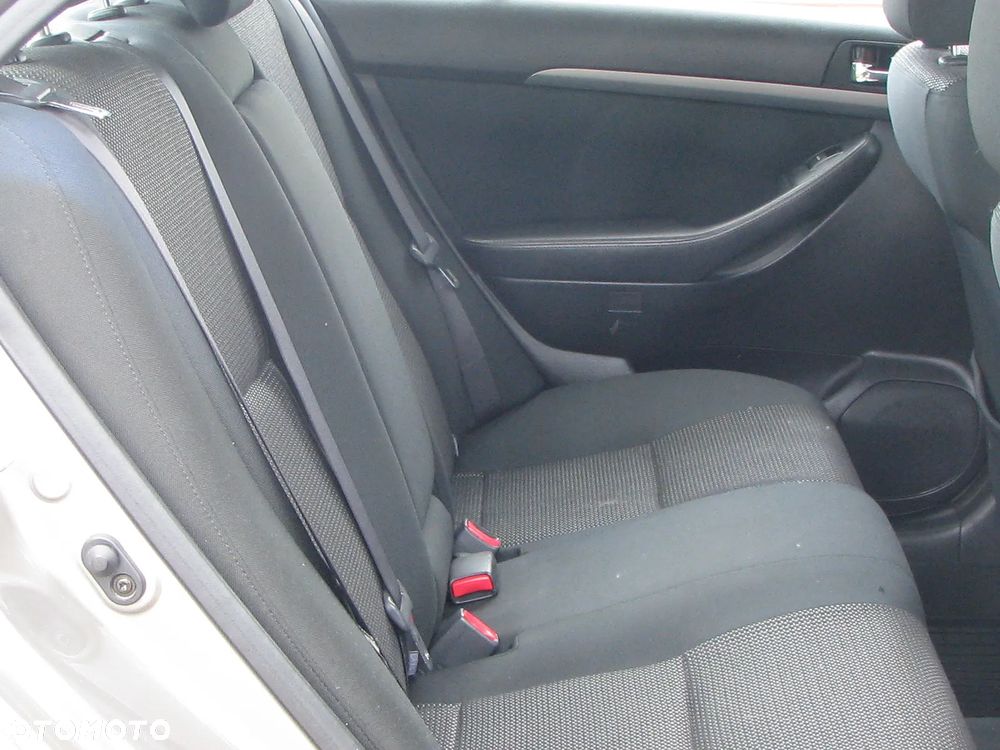 Toyota Avensis 2.0 VVT-i Executive - 10