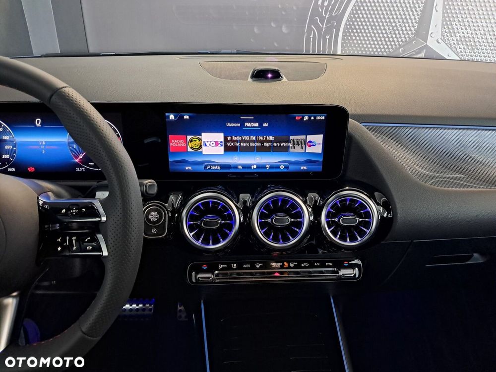 Mercedes-Benz GLA - 14