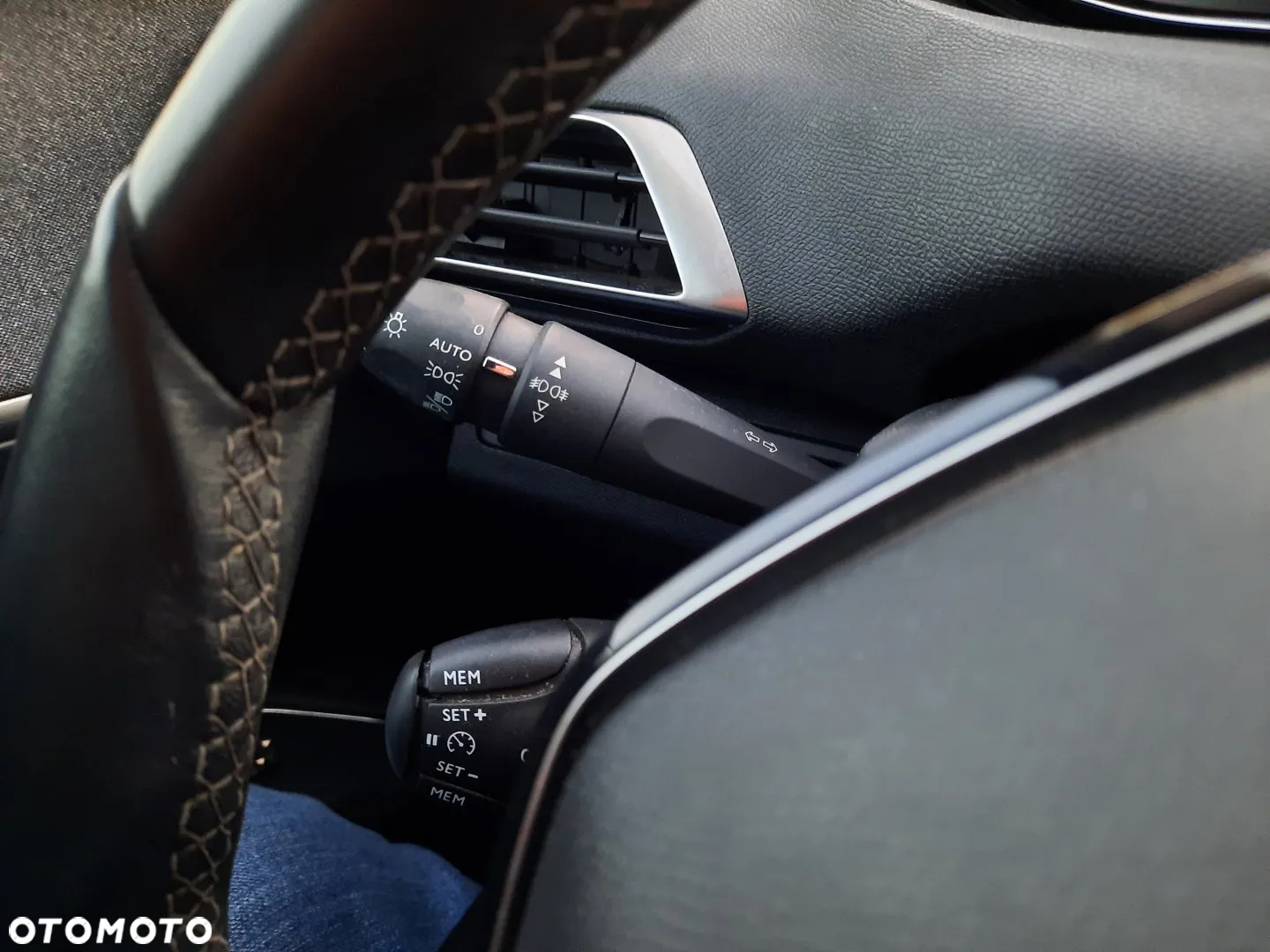Peugeot 3008 1.5 BlueHDi Active S&S - 27