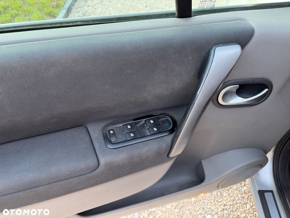 Renault Grand Scenic - 16
