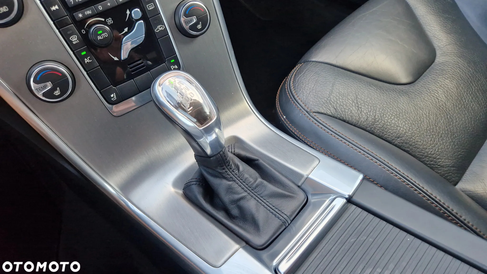 Volvo XC 60 D4 Geartronic Momentum - 16