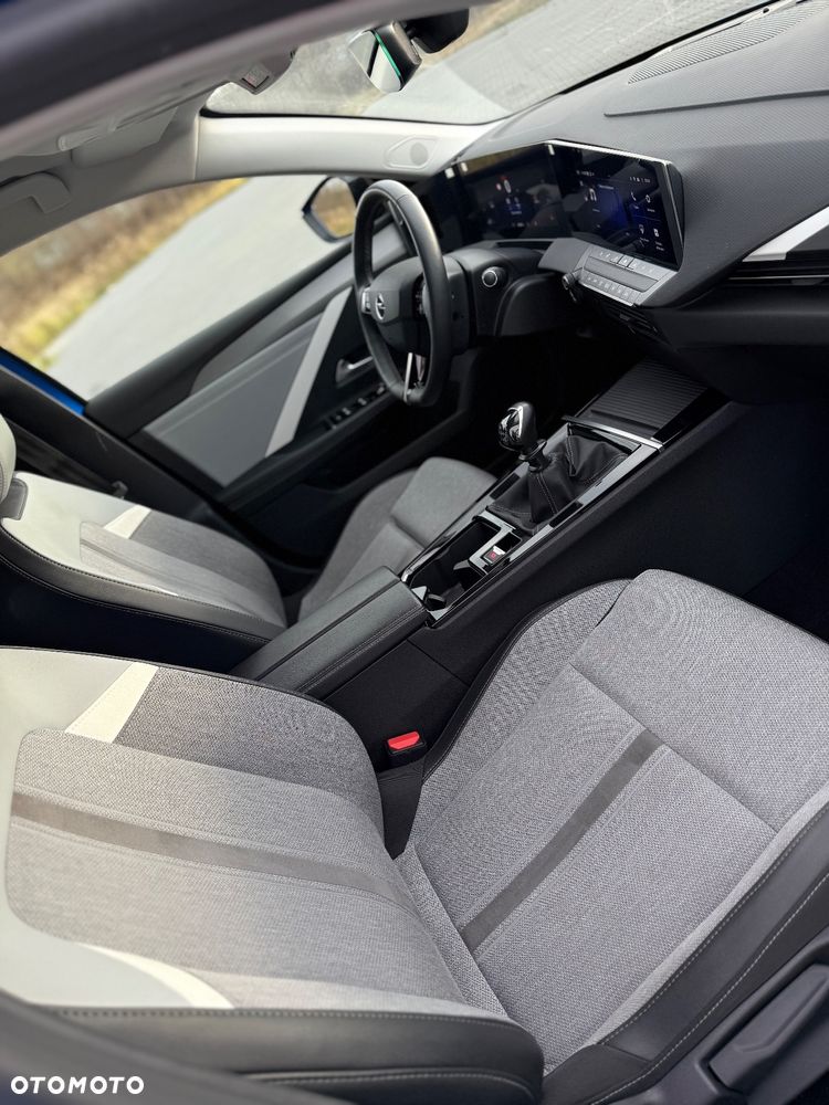 Opel Astra 1.2 T Elegance S&S - 10