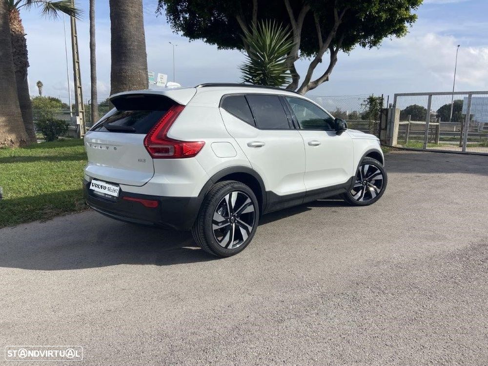 Volvo XC 40 2.0 B3 Plus Dark - 31