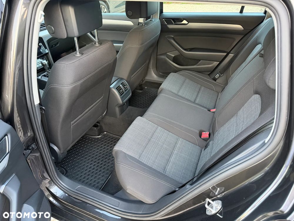 Volkswagen Passat Variant 2.0 TDI EVO Business DSG - 6