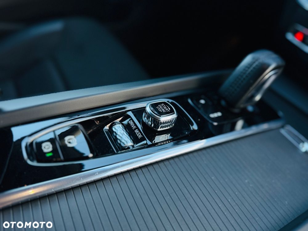 Volvo XC 60 B4 D AWD Geartronic Momentum Pro - 13