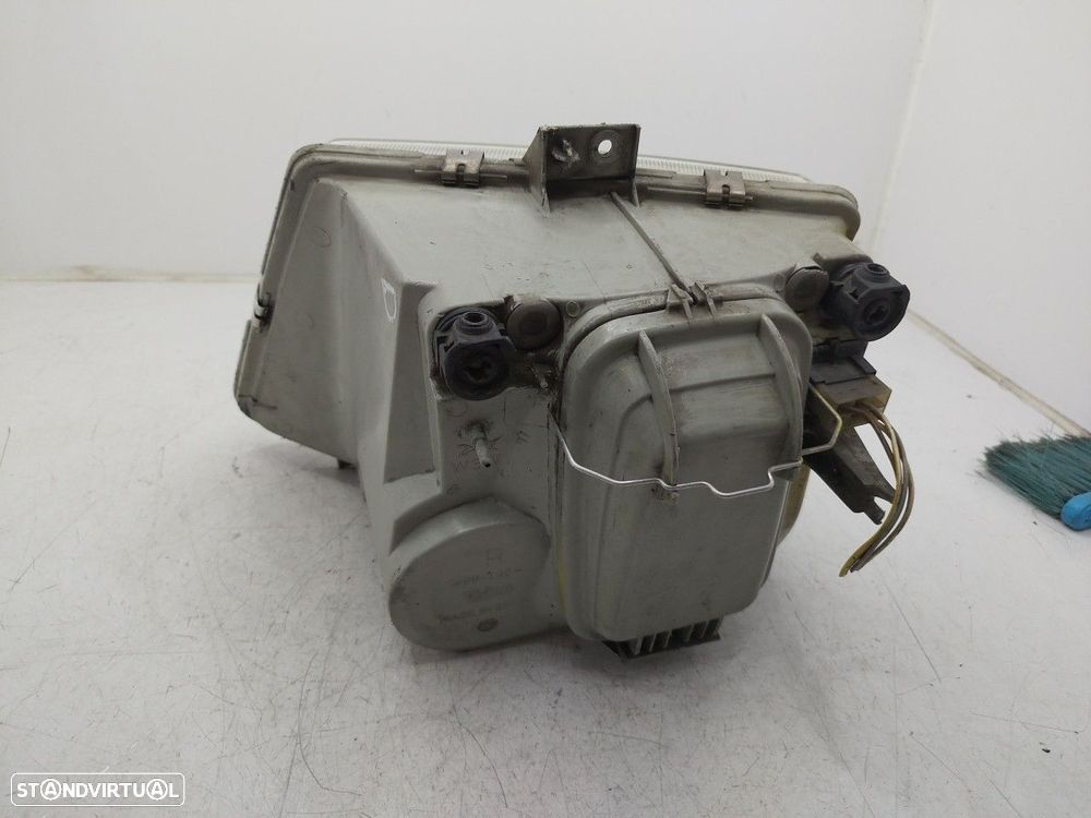 Farol/ Otica Dianteiro Dto Mercedes-Benz Vito Autocarro (638) - 4