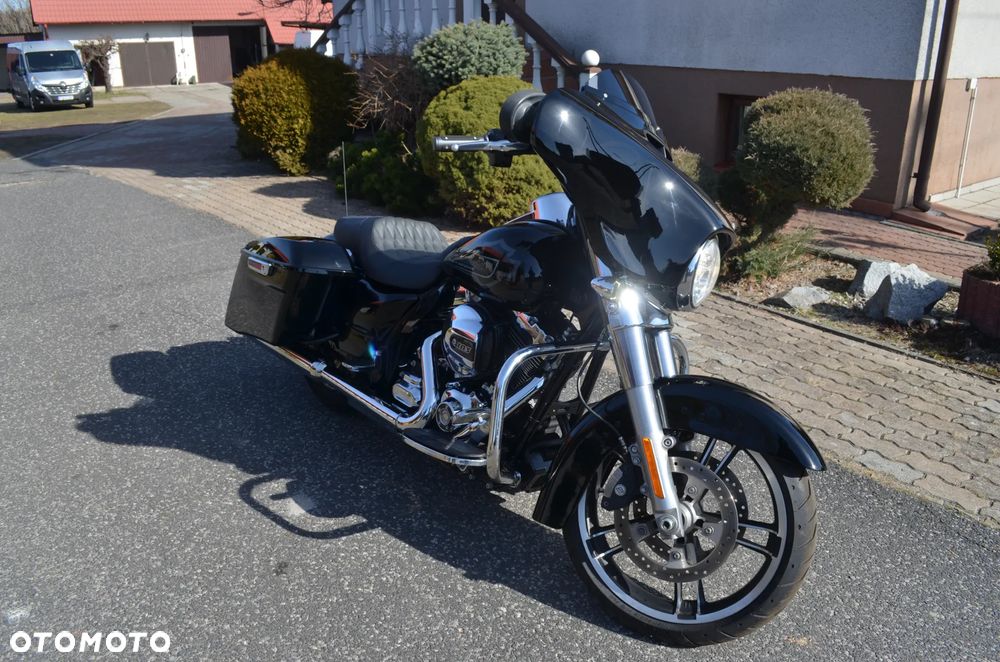 Harley-Davidson Touring Street Glide - 36