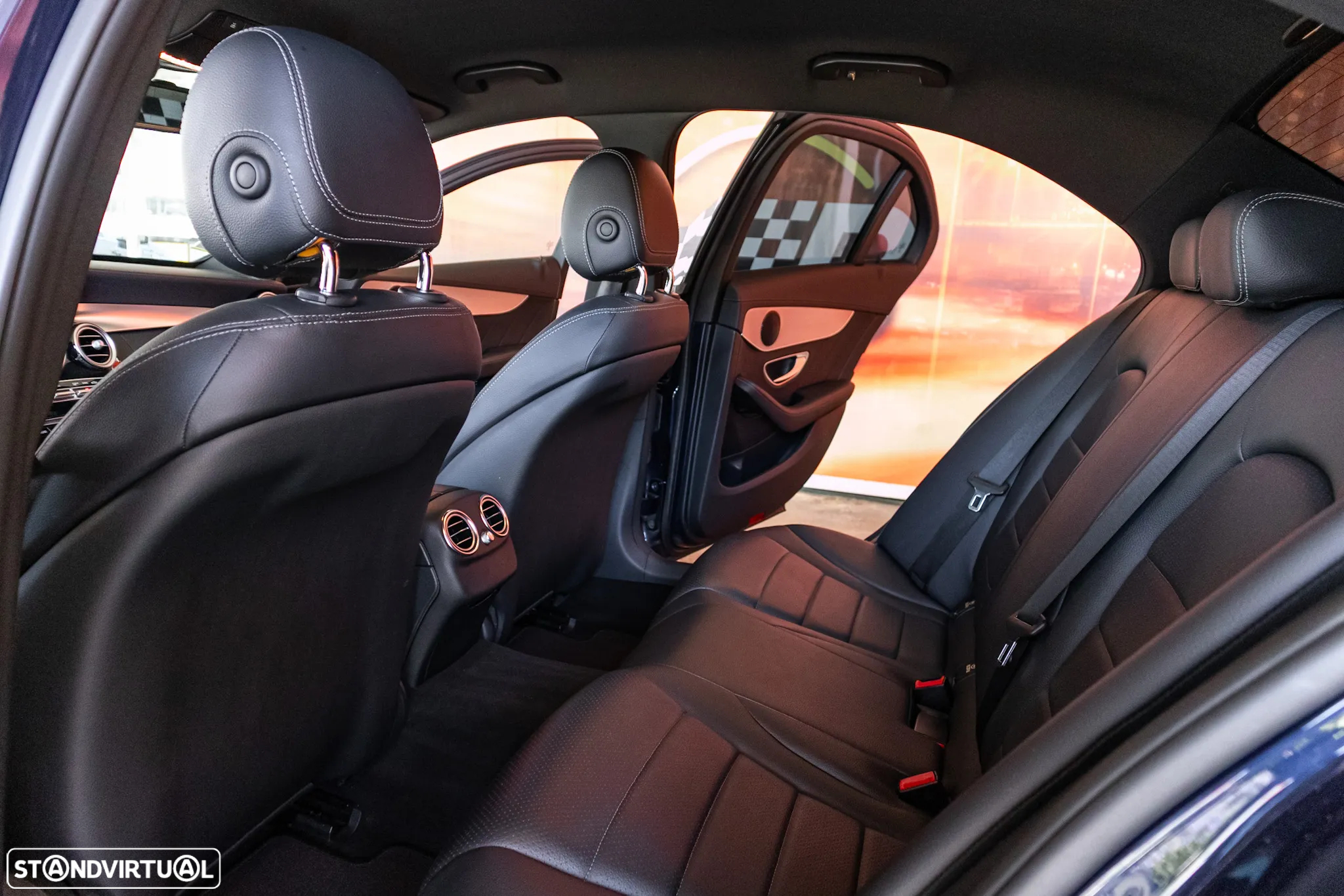 Mercedes-Benz C 300 h AMG Line - 18