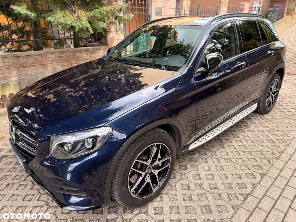 Mercedes-Benz GLC 250 4Matic 9G-TRONIC AMG Line - 11