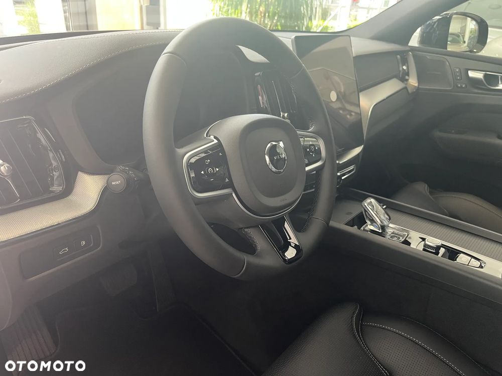 Volvo XC 60 T6 Plug-In Hybrid AWD Ultra Black Edition - 9