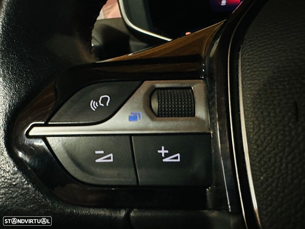 Peugeot 208 1.2 PureTech Allure Pack - 17